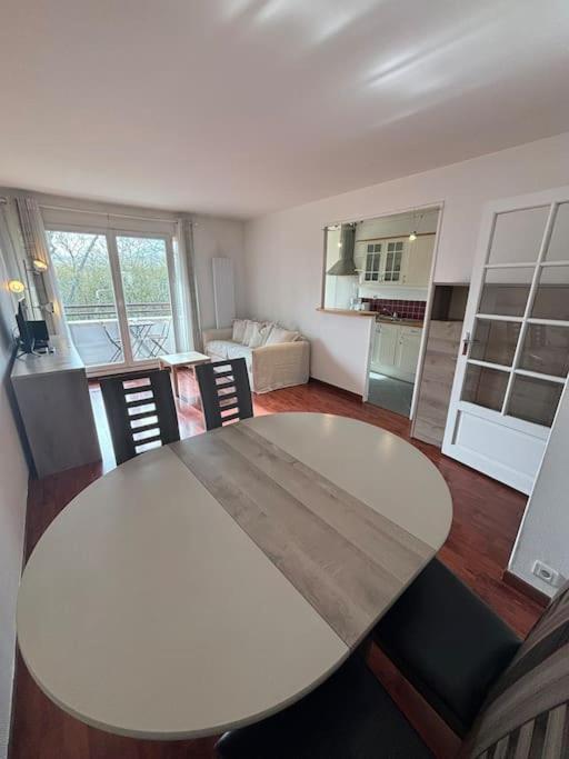F3 Avec Balcon 5 Min Gare Sqy Et Parking Gratuit Leilighet Guyancourt Eksteriør bilde