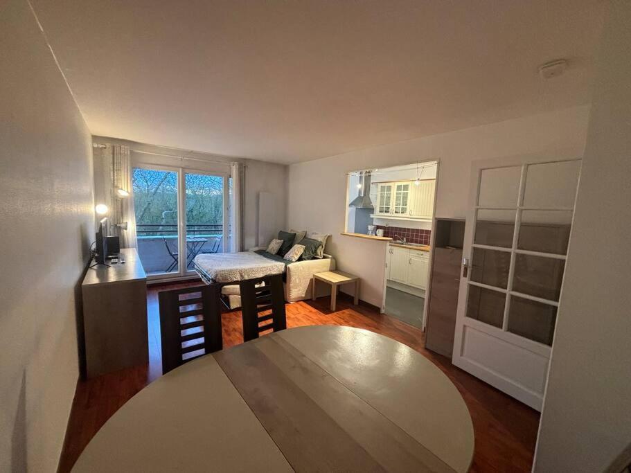 F3 Avec Balcon 5 Min Gare Sqy Et Parking Gratuit Leilighet Guyancourt Eksteriør bilde